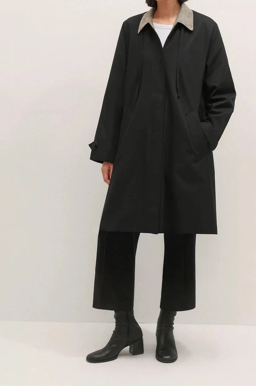 Gabardina Barry negra de TRIANA by C, repelente al agua con forro de cuadro vichy