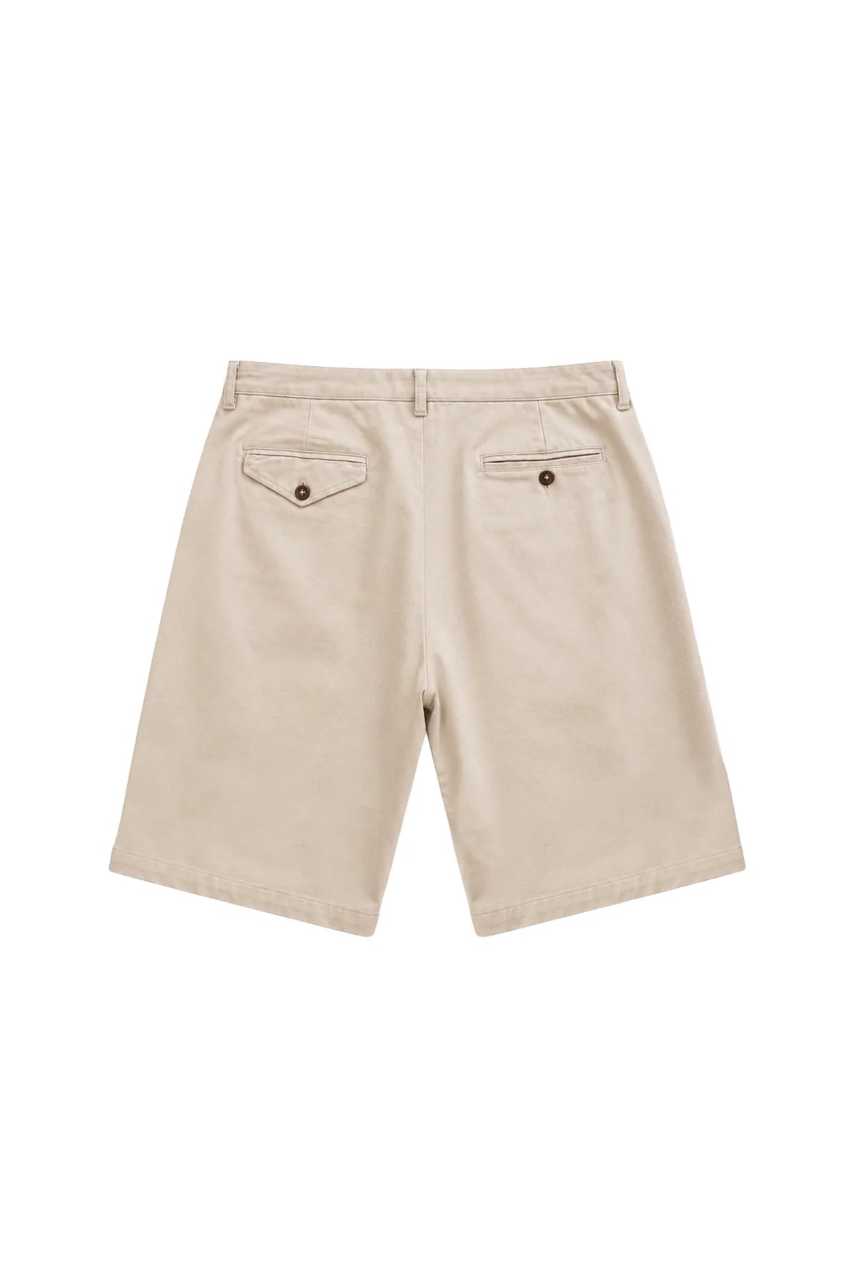 Pantalón corto chino beige de NWHR con pinzas, algodón orgánico GOTS, fabricado en Portugal.