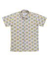 Camisa de hombre de manga corta con estampado de latas de sardinas (xoubas) en azul y blanco, botones de madera de olivo y tejido de algodón orgánico de Galoha.