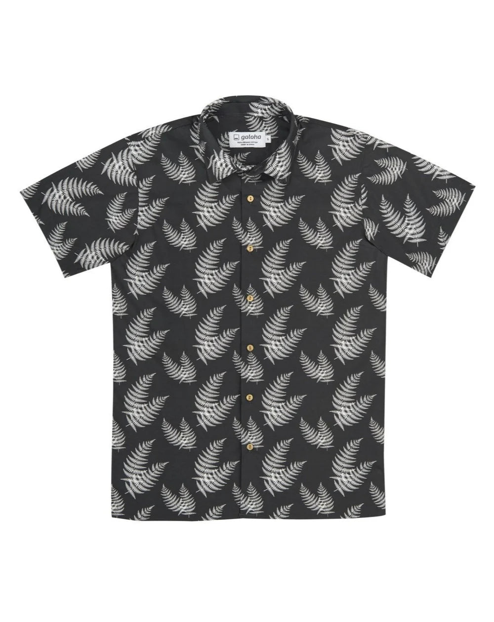 Camisa de hombre de manga corta con estampado de hojas de helecho (fento), botones de madera de olivo y tejido de algodón orgánico de la marca Galoha.