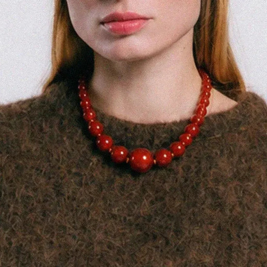 Collar Mirto de TRIANA by C en cornalina roja, pieza artesanal hecha en Bilbao