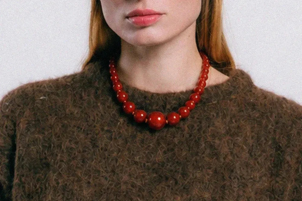 Collar Mirto de TRIANA by C en cornalina roja, pieza artesanal hecha en Bilbao