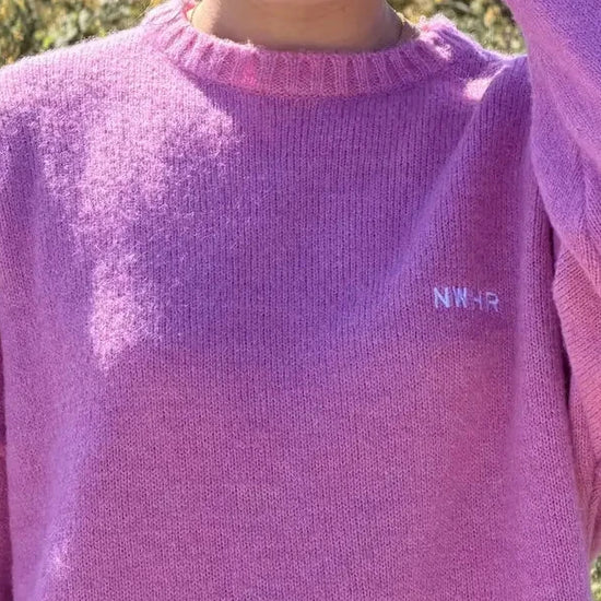 Jersey Brushed, lana mohair y acrilico en jersey de corte boxy con el logo de NWHR