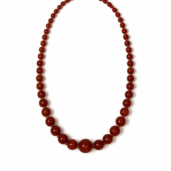 Collar Mirto de TRIANA by C en cornalina roja, pieza artesanal hecha en Bilbao