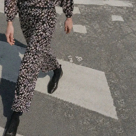 Pantalón Millet motas de TRIANA by C, algodón con estampado exclusivo diseñado en Bilbao