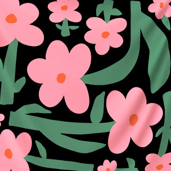 Pañuelo cuadrado 65×65 cm ilustración Las Flores sobre fondo negro en seda twill, Studio Arde.