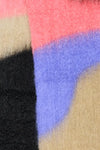 Bufanda de mohair voluminosa con diseño de la colección Views en tonos oscuros y nocturnos, con textura de pelo suave y flecos largos terminados a mano.